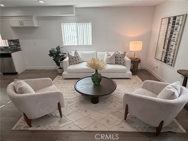 Detail Gallery Image 6 of 19 For 3527 3/4 Siskiyou, Los Angeles,  CA 90023 - 3 Beds | 3 Baths