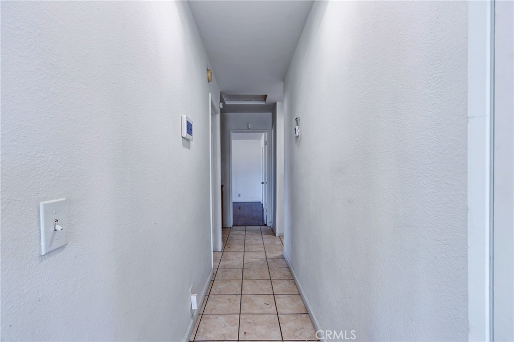 https://media.crmls.org/medias/8682de56-688c-428e-80b4-9b5bf7ef5a46.jpg?preset=X-Large