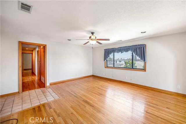 920 W Elberon Avenue, San Pedro CA: https://media.crmls.org/medias/86835f03-e08a-42c1-a31a-35cc59954bd8.jpg