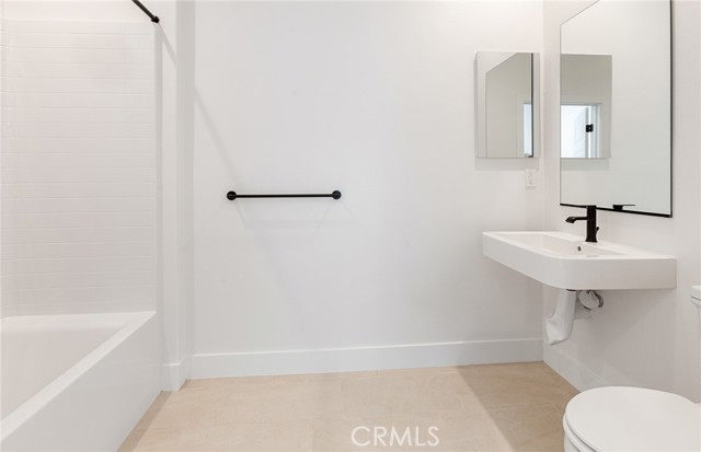 150 Bridle Drive, Burbank CA: https://media.crmls.org/medias/86842b3d-dc6a-4746-9449-a1544b3ba111.jpg
