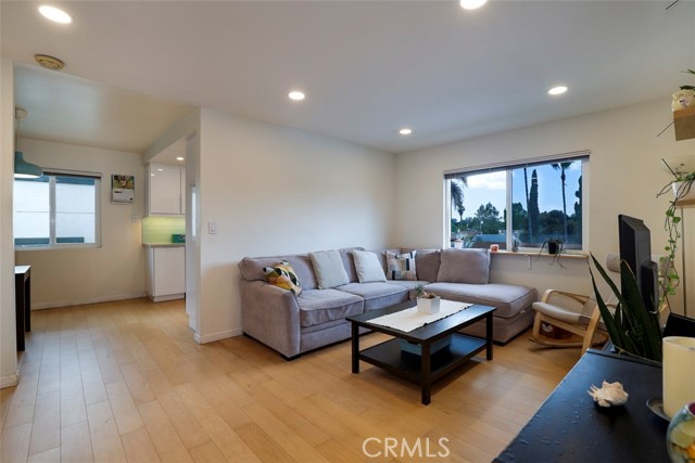 Detail Gallery Image 4 of 19 For 285 S Sierra Madre Bld #L,  Pasadena,  CA 91107 - 2 Beds | 2 Baths