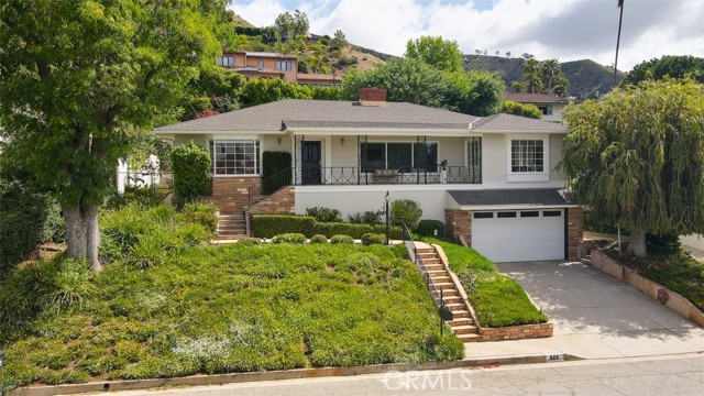 Detail Gallery Image 1 of 45 For 523 Meadows Dr., Glendale,  CA 91202 - 4 Beds | 4 Baths