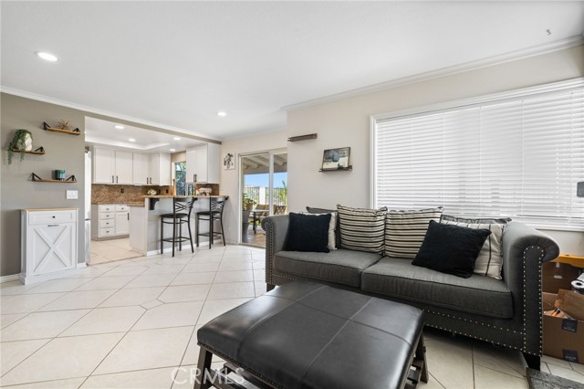 Detail Gallery Image 12 of 38 For 27606 Moonlight Pl, Castaic,  CA 91384 - 3 Beds | 2/1 Baths