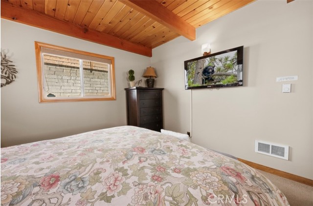 653 Temple Lane, Big Bear Lake CA: https://media.crmls.org/medias/868543da-1c77-461f-86f3-4a64e2354d05.jpg