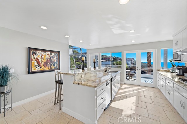 Detail Gallery Image 7 of 31 For 1670 Del Mar Ave, Laguna Beach,  CA 92651 - 4 Beds | 2/1 Baths