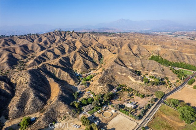 30300 Live Oak Canyon Road, Redlands CA: https://media.crmls.org/medias/86856e40-5ba1-4fca-8064-516429f4a278.jpg