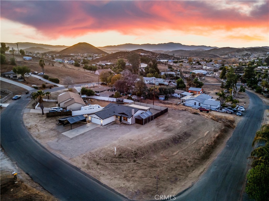 https://media.crmls.org/medias/8685b9b5-9a4b-4213-b577-85f438866380.jpg?preset=X-Large