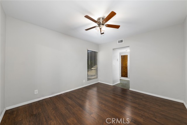 261 E Fig Avenue, Monrovia CA: https://media.crmls.org/medias/86862f08-434b-47c0-bc56-d49b87af3175.jpg