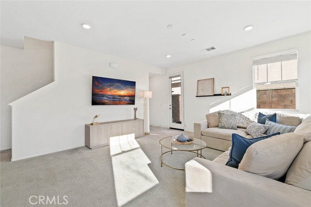 Detail Gallery Image 6 of 35 For 16746 Stags Leap, Fontana,  CA 92336 - 4 Beds | 3 Baths