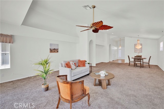 11246 Pleasant Hills Drive, Apple Valley CA: https://media.crmls.org/medias/86882be8-b3db-4a2b-9d40-c943b7c06f16.jpg