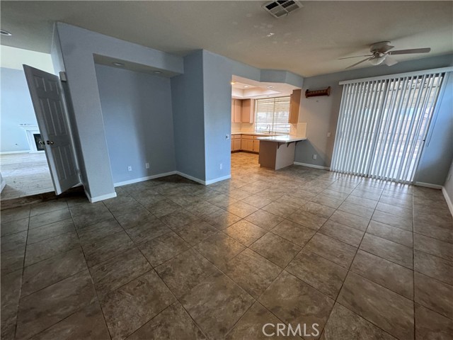 Detail Gallery Image 13 of 30 For 13208 Berkeley Ln, Victorville,  CA 92392 - 4 Beds | 2/1 Baths