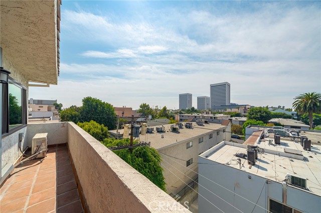 Detail Gallery Image 12 of 15 For 1601 Veteran Ave #301/302,  Los Angeles,  CA 90024 - 4 Beds | 4 Baths