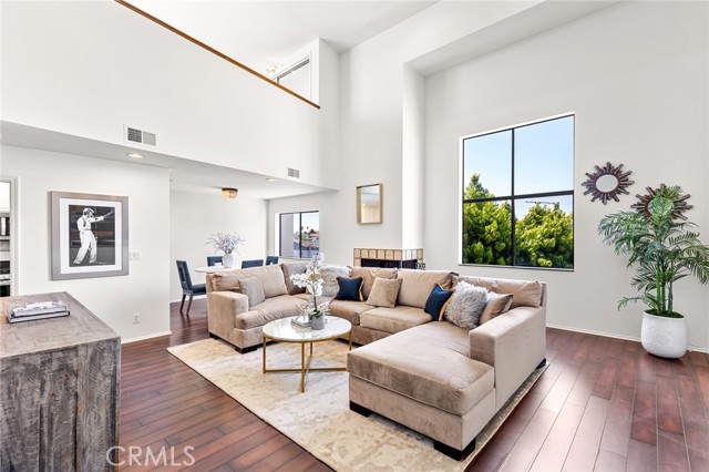 Detail Gallery Image 1 of 25 For 3832 Overland Ave #2,  Culver City,  CA 90232 - 2 Beds | 2/1 Baths