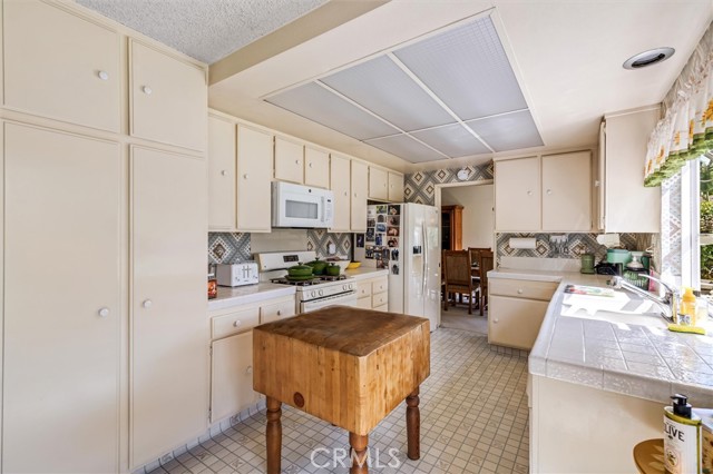 Detail Gallery Image 13 of 39 For 4466 Rainbow Ln, Yorba Linda,  CA 92886 - 4 Beds | 2/1 Baths
