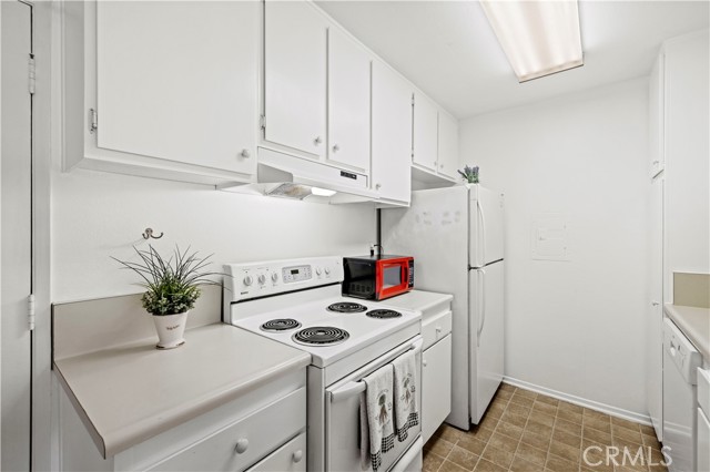 Detail Gallery Image 13 of 36 For 23515 Lyons Ave #219,  Valencia,  CA 91355 - 1 Beds | 1 Baths