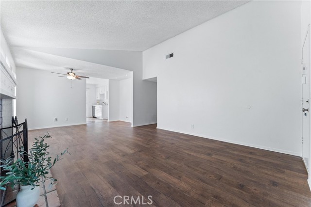 14882 Groveview Lane, Irvine CA: https://media.crmls.org/medias/8689e71b-c1e6-452a-893a-587163098b46.jpg