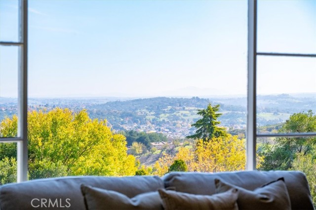 Detail Gallery Image 9 of 64 For 549 Derby, Paso Robles,  CA 93446 - 5 Beds | 3/2 Baths