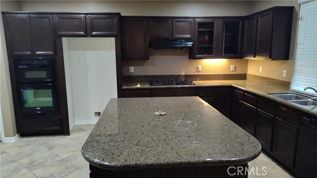 11318 Chinaberry Street, Corona CA: https://media.crmls.org/medias/868a949f-aafa-4f57-9d45-7171b1496ba5.jpg
