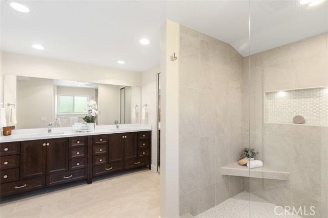 17 Silver Crescent, Irvine CA: https://media.crmls.org/medias/868ab607-8a60-4075-883b-586e3ad2e4d5.jpg