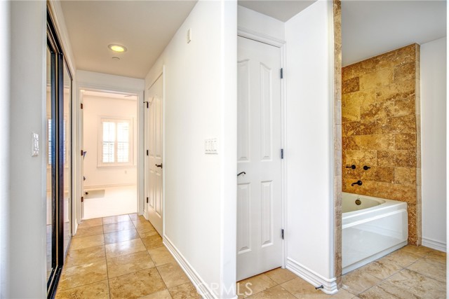 Detail Gallery Image 8 of 27 For 432 S Willaman Dr #104,  Los Angeles,  CA 90048 - 2 Beds | 2 Baths