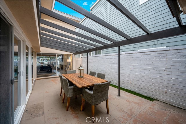 Detail Gallery Image 2 of 17 For 121 E Bay Front, Newport Beach,  CA 92662 - 3 Beds | 2 Baths