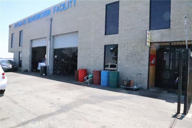 38950 30th E Street, Palmdale CA: https://media.crmls.org/medias/868ae3c9-d670-41fd-93de-3ff9b18cc08a.jpg