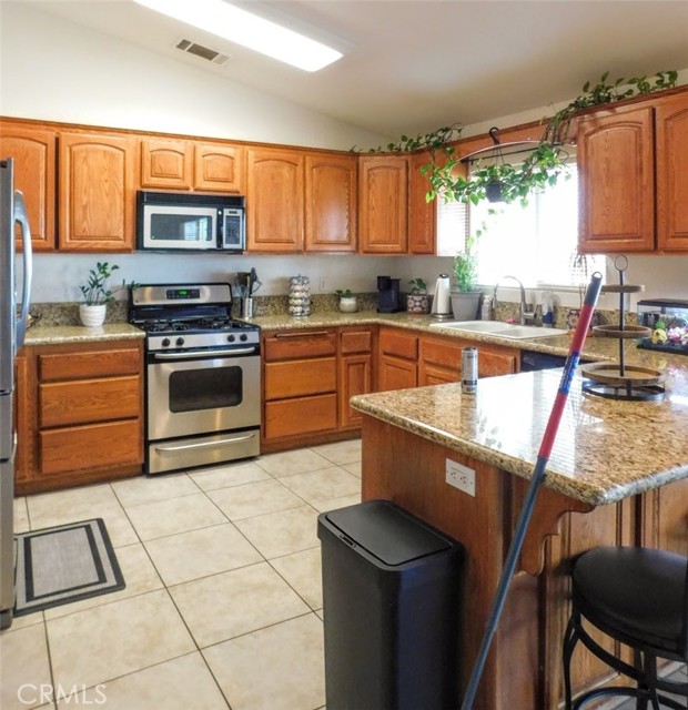 Detail Gallery Image 3 of 13 For 58300 Yucca Trl, Yucca Valley,  CA 92284 - 4 Beds | 2 Baths