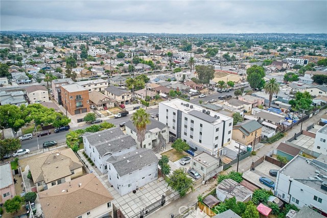1329 W 37th Drive, Los Angeles CA: https://media.crmls.org/medias/868c8465-38ca-4d5a-83b4-95407209bb47.jpg