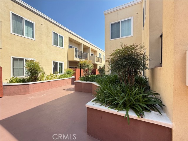 Detail Gallery Image 7 of 25 For 300 E Providencia #111,  Burbank,  CA 91502 - 1 Beds | 1 Baths