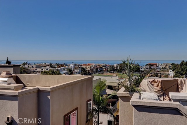 720 10th Street, Hermosa Beach, California 90254, 4 Bedrooms Bedrooms, ,3 BathroomsBathrooms,Residential,Sold,10th,SB21226543