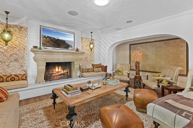 Detail Gallery Image 9 of 35 For 1138 Coldwater Canyon Dr, Beverly Hills,  CA 90210 - 5 Beds | 5 Baths