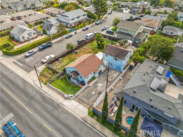 2110 Orange Avenue, Costa Mesa CA: https://media.crmls.org/medias/8690c903-1415-4f6e-821d-d7b7548fb726.jpg