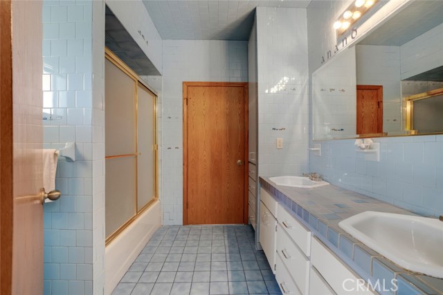 Image 31 of 58 For 2205 Catalina Street