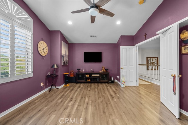 Detail Gallery Image 23 of 56 For 21736 Redwood Canyon, Saugus,  CA 91390 - 4 Beds | 4 Baths