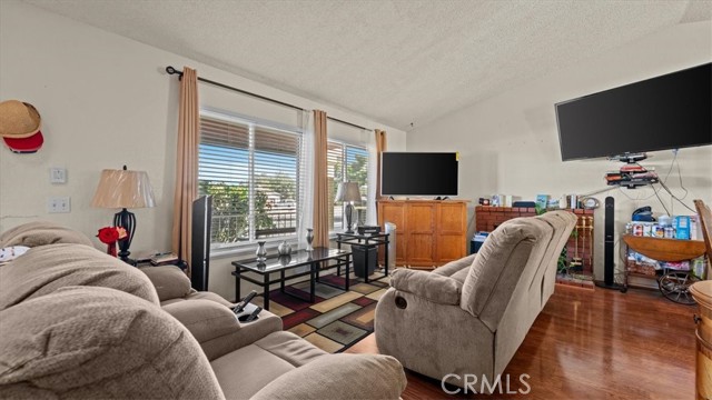 Detail Gallery Image 8 of 33 For 14219 Luna, Victorville,  CA 92392 - 3 Beds | 2 Baths