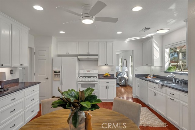 Detail Gallery Image 4 of 38 For 1139 12th St, Oroville,  CA 95965 - 3 Beds | 2 Baths