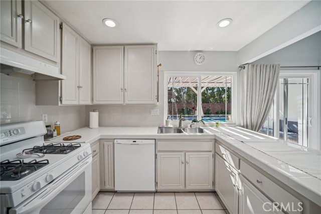 Detail Gallery Image 15 of 52 For 11461 Amigo Ave, Porter Ranch,  CA 91326 - 3 Beds | 2 Baths