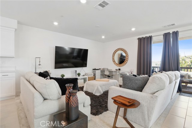 Detail Gallery Image 18 of 25 For 1096 N Anaheim Blvd., Anaheim,  CA 92801 - 4 Beds | 3/1 Baths