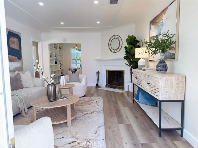 Detail Gallery Image 3 of 17 For 2379 Oliveras Ave, Altadena,  CA 91001 - 2 Beds | 1 Baths