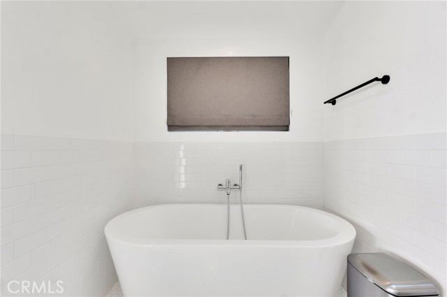 2712 N Beverly Glen Boulevard, Los Angeles CA: https://media.crmls.org/medias/8694d645-9dfd-4641-a00e-c7ee95880d93.jpg