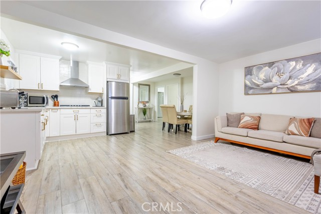 3720 S St Andrews Place, Los Angeles CA: https://media.crmls.org/medias/86953fee-10cb-4d88-b447-c9f6f195c064.jpg