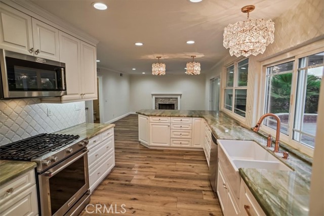 28503 Ray Court, Saugus CA: https://media.crmls.org/medias/8696e441-f727-442b-974a-f56da772452e.jpg