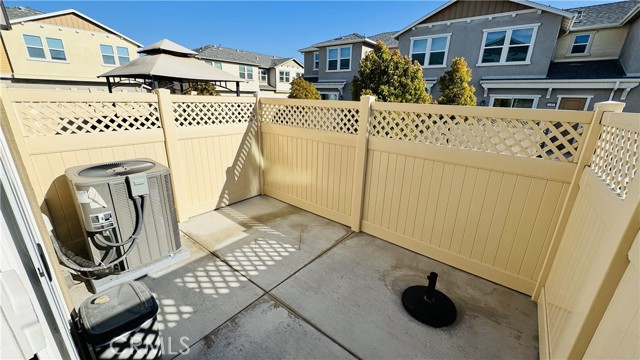 Detail Gallery Image 17 of 23 For 1376 Chervil Way, Upland,  CA 91786 - 2 Beds | 2/1 Baths