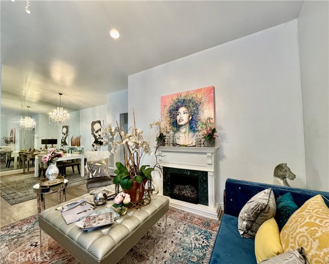 Detail Gallery Image 4 of 11 For 2021 California Ave #16,  Santa Monica,  CA 90403 - 2 Beds | 2 Baths