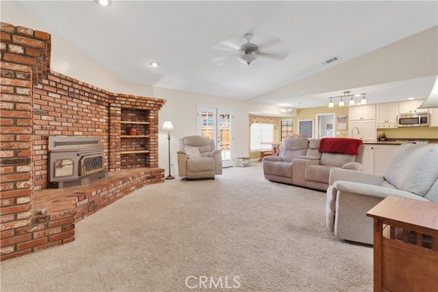 Detail Gallery Image 9 of 51 For 18830 Munsee Rd, Apple Valley,  CA 92307 - 4 Beds | 2/1 Baths