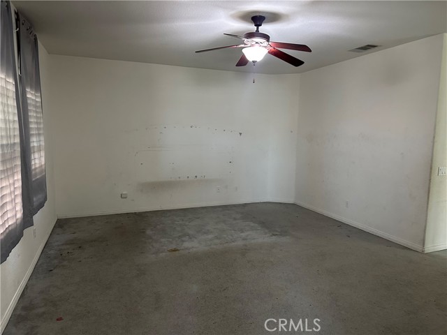 Detail Gallery Image 8 of 23 For 12625 Padrino, Victorville,  CA 92394 - 4 Beds | 2/1 Baths