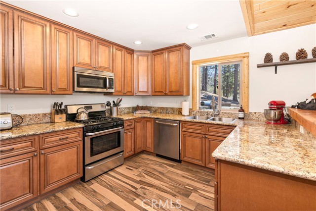 43485 Colusa Drive, Big Bear Lake CA: https://media.crmls.org/medias/8698dd16-732f-46e7-8d84-c5ad002246ee.jpg