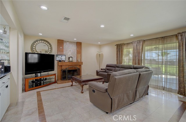 Detail Gallery Image 14 of 45 For 13320 Golden Valley Ln, Granada Hills,  CA 91344 - 5 Beds | 2/1 Baths
