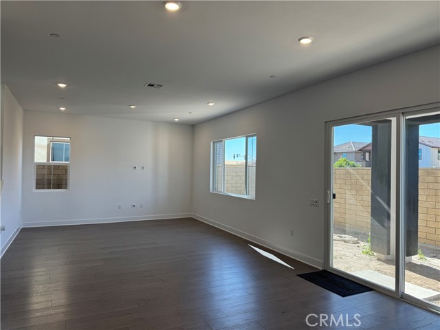 Detail Gallery Image 3 of 28 For 114 Pansy, Irvine,  CA 92618 - 5 Beds | 5 Baths