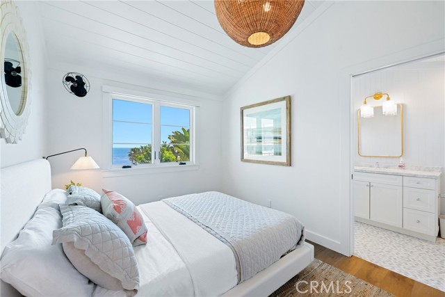 Detail Gallery Image 5 of 43 For 360 Cliff, Laguna Beach,  CA 92651 - 3 Beds | 3 Baths